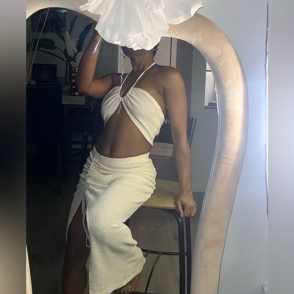 Elegant White Knit Skirt